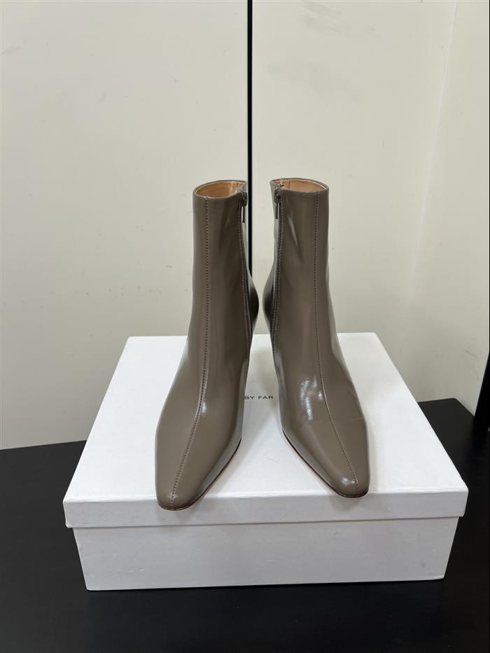 20251128174331586 390